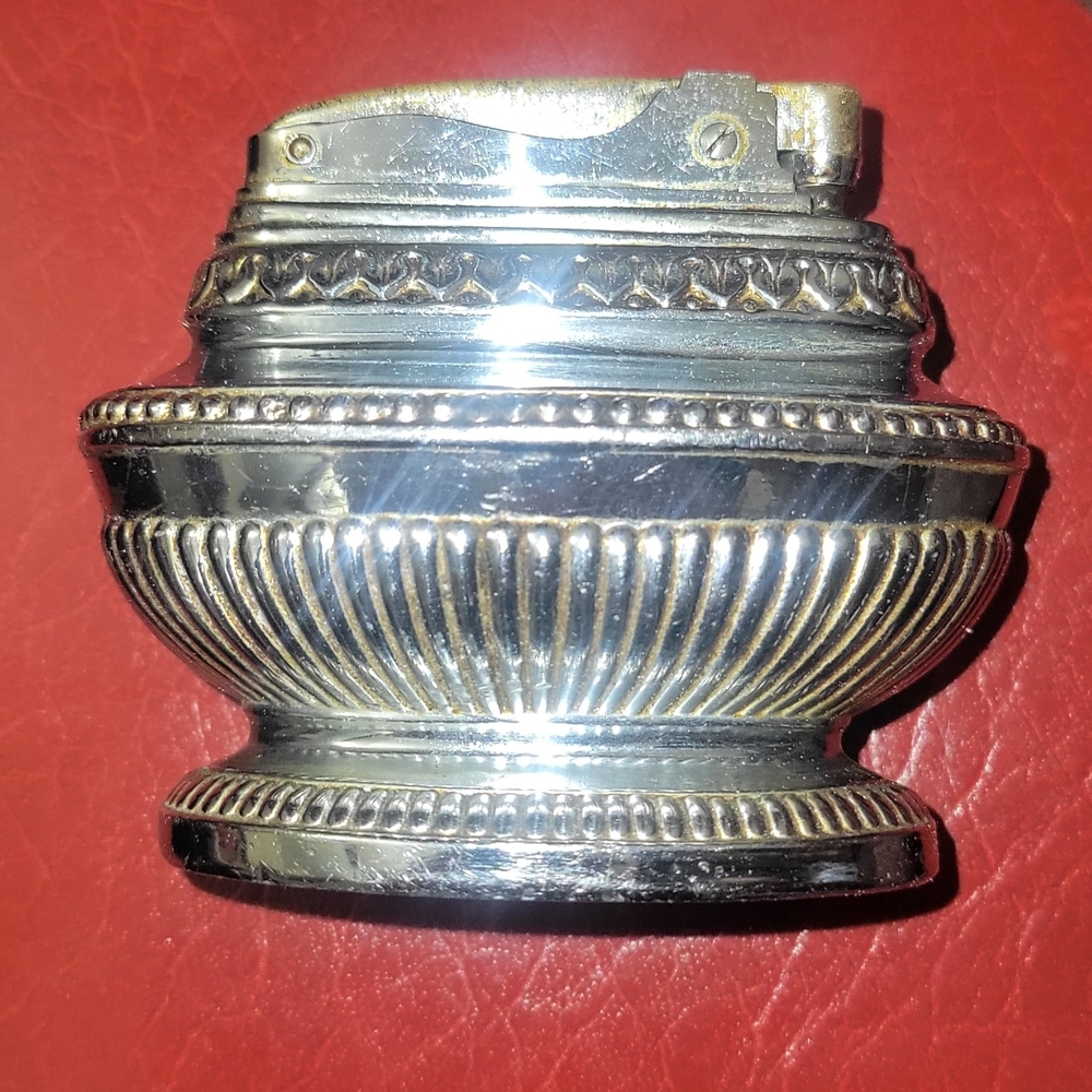 Vintage Ronson Queen Anne  Silver-plated Table Lighter